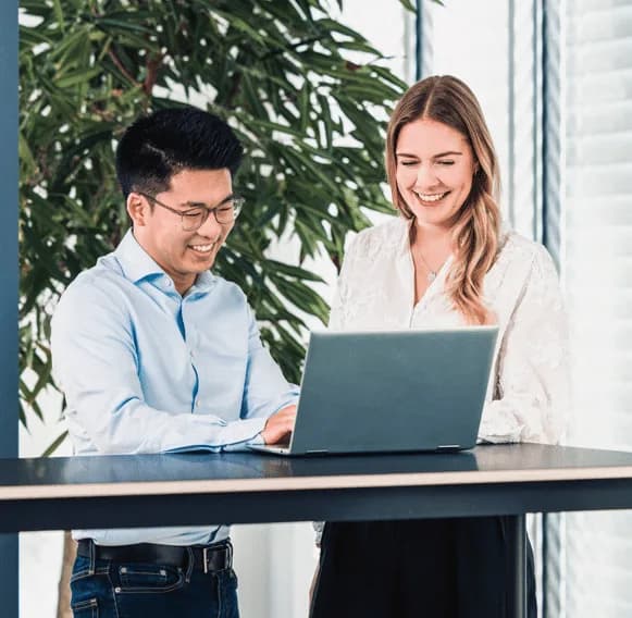 Horváth In&Out Consulting Squares Laptop